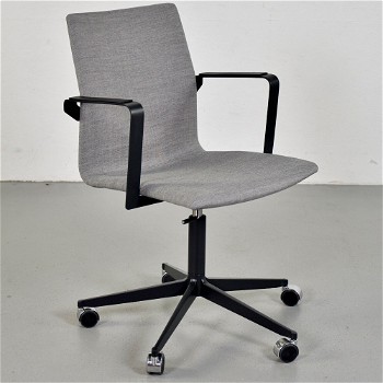 Brugt Four Design FourCast2 XL konferencestol i grå med armlæn